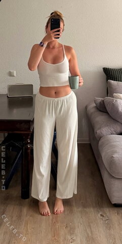 naadine.223 – Instagram story Braless