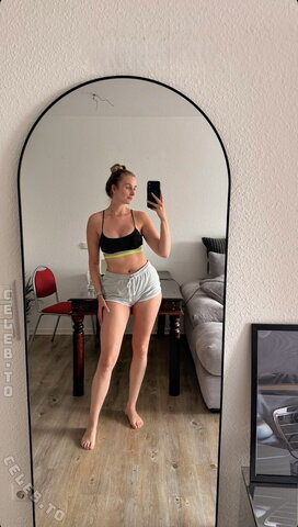 naadine.223 Hot (1 photo)