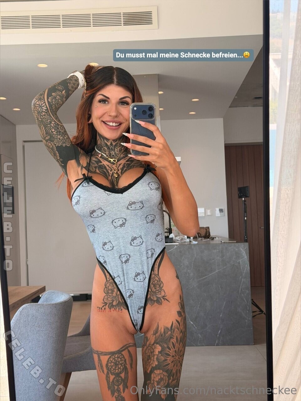 Nacktschneckee nude photo 1