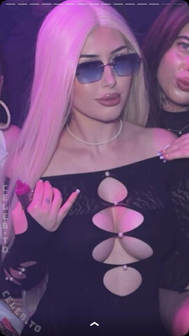 Nadia Offenbach Sexy (4 photos)