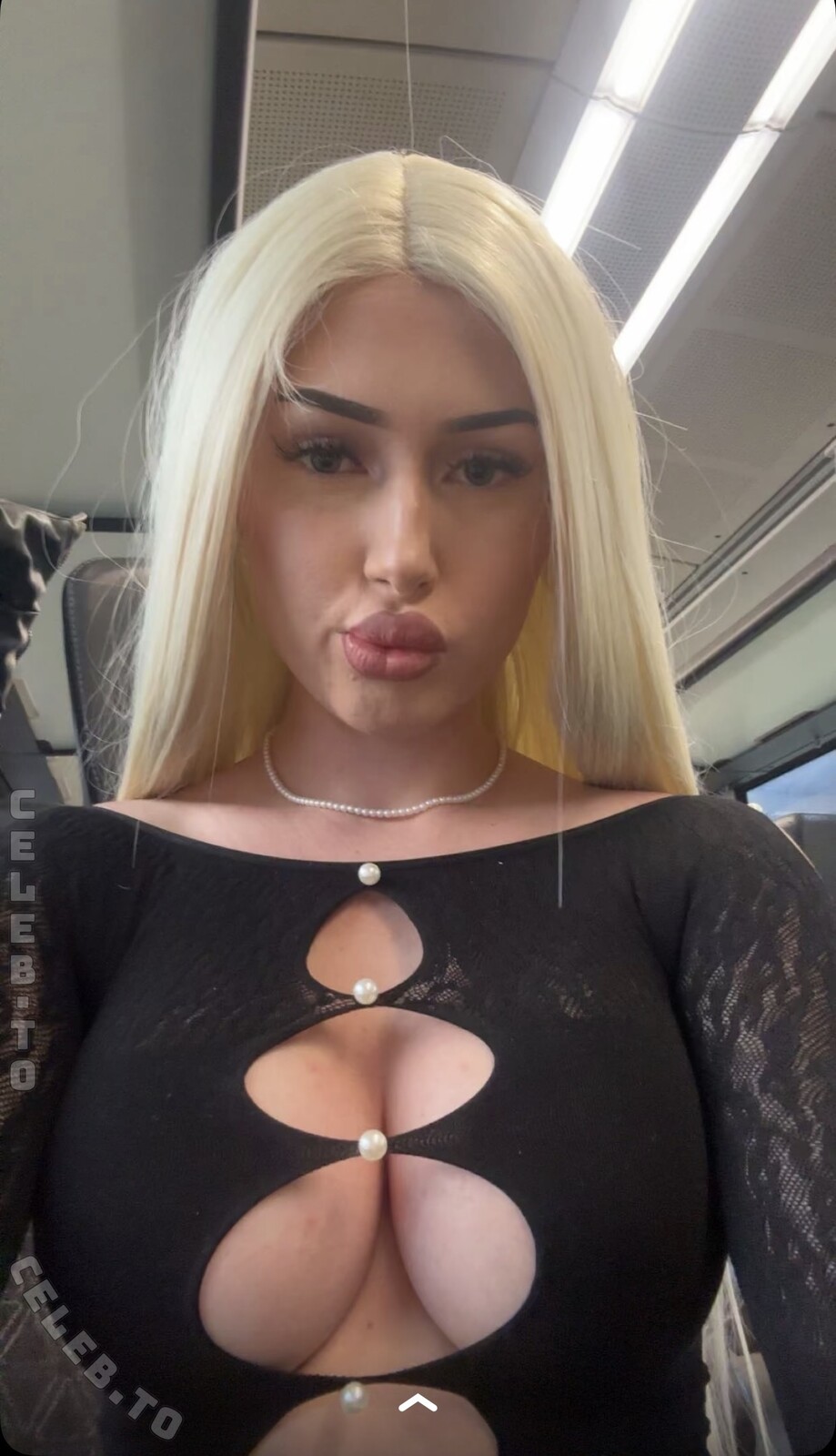 Nadia Offenbach nude photo 4