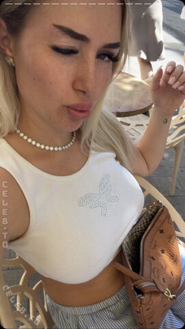 Nadia Offenbach Fresh (1 photo)