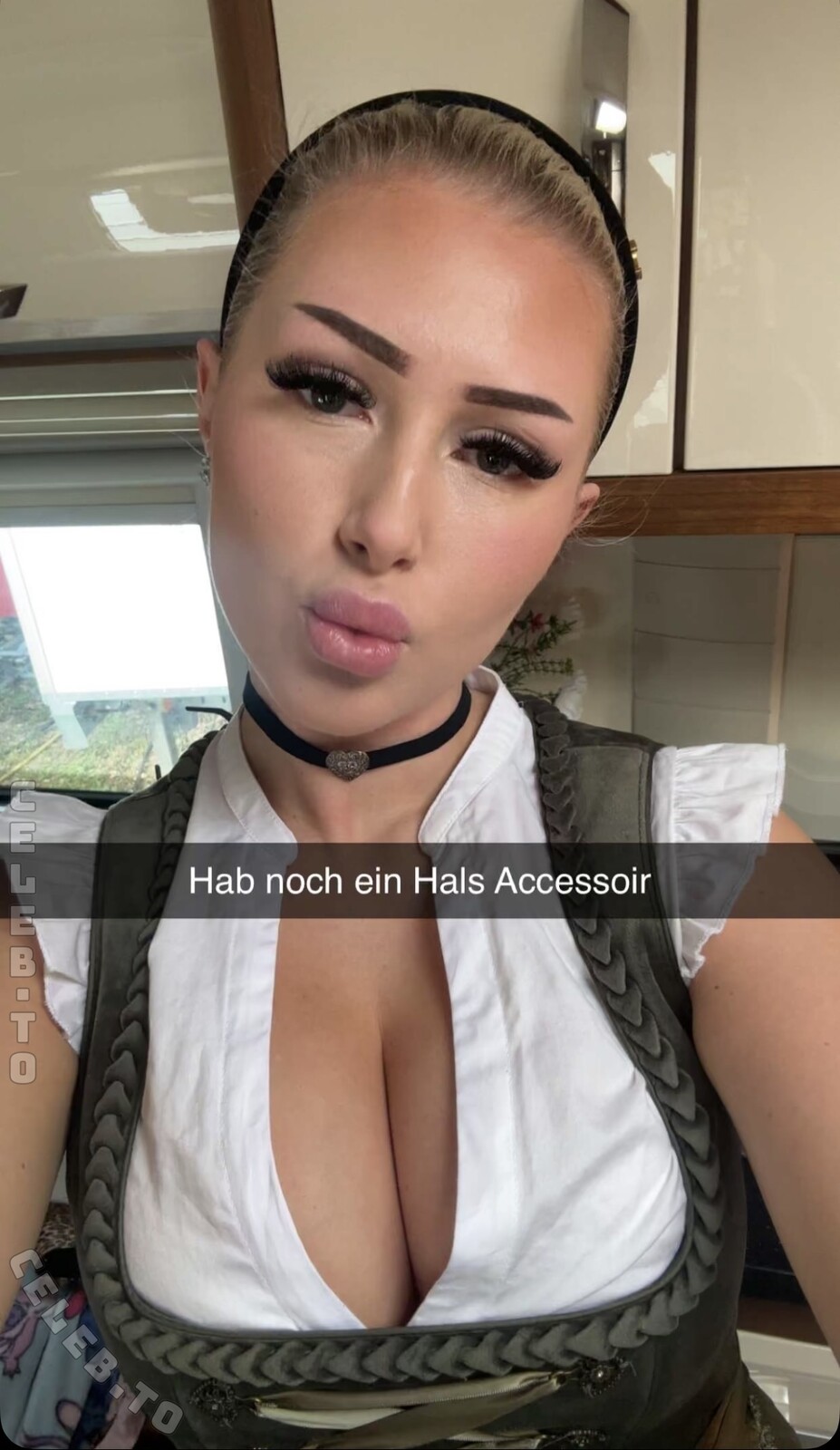 Nadia Offenbach nude photo 3