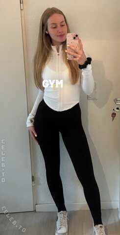 Nadine von relaxASMR – Story when she still posted gym pictures more often