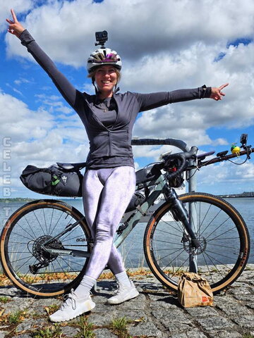 Naguura – cycling without underwear? 😛🤔