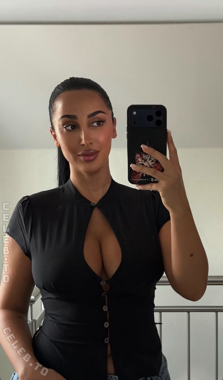 Nahrinblack nude photo 1