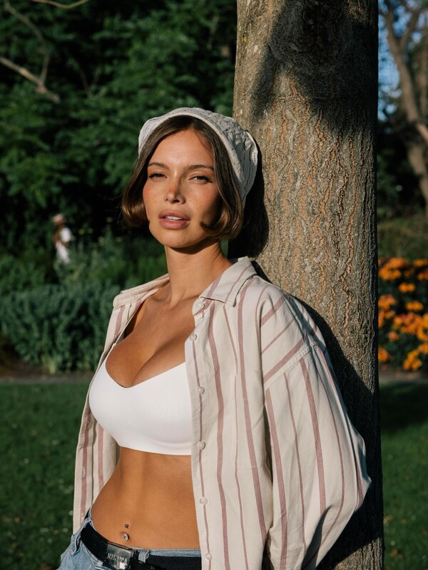 Naila van Kommer nude photo 2