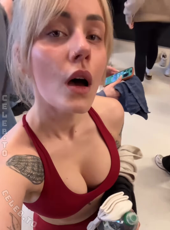 Nainablabla nude photo 1