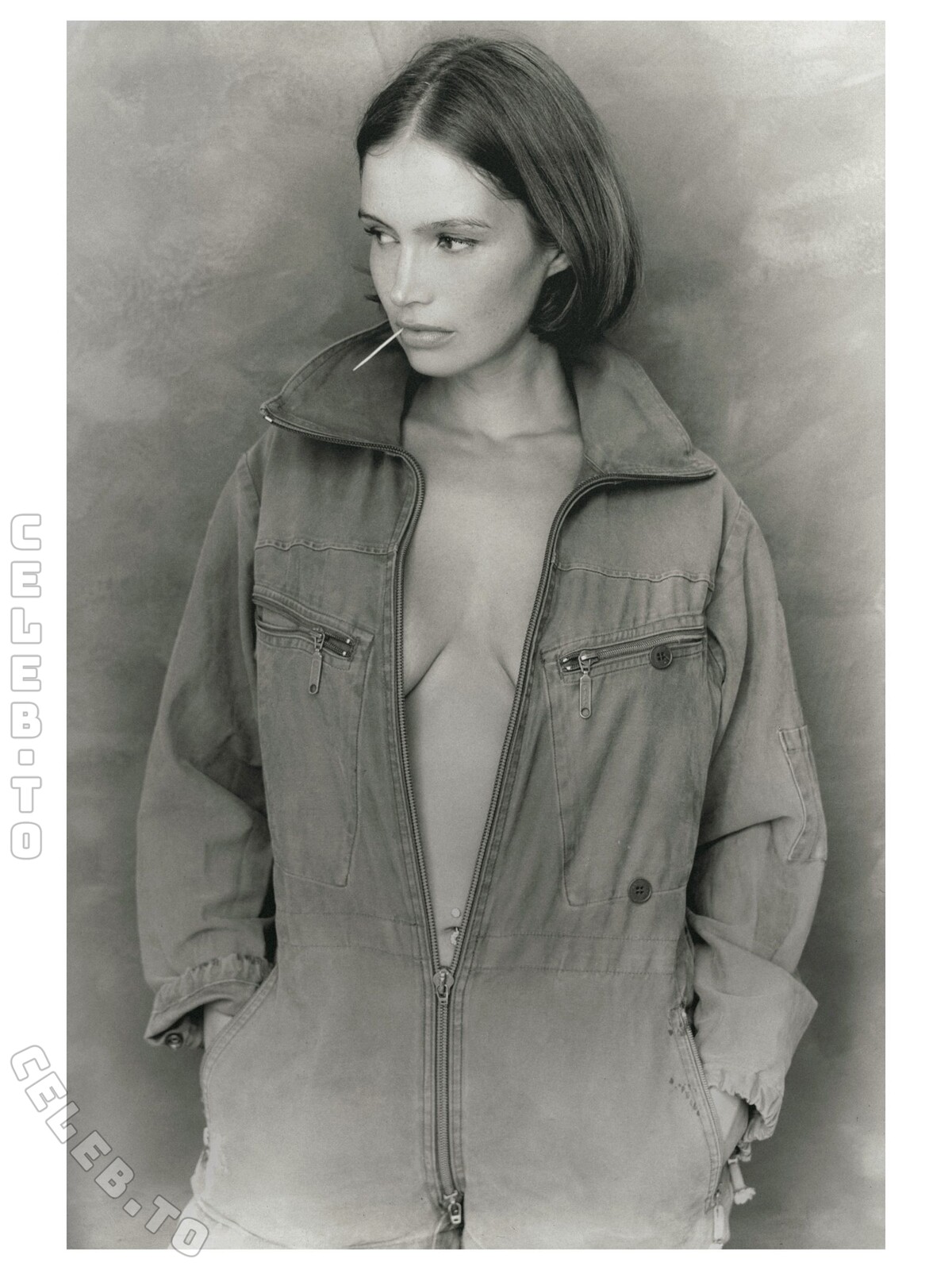 Naïla van Kommer nude photo 3