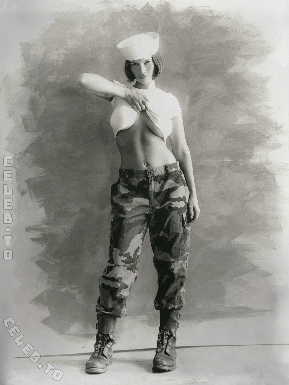Naïla van Kommer nude photo 8