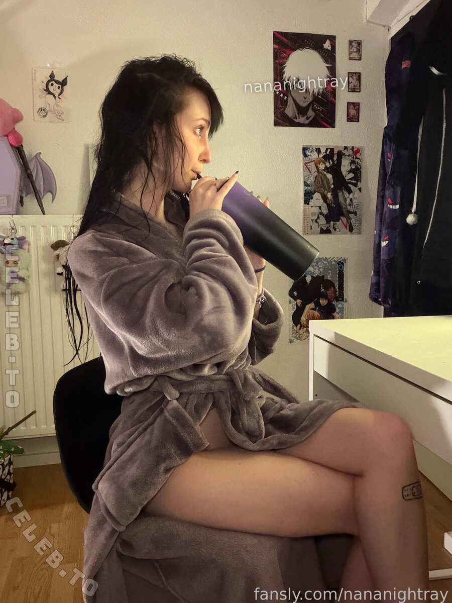 Nananightray nude photo 8