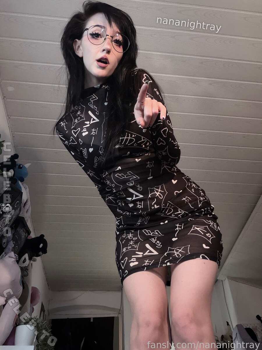 Nananightray nude photo 5