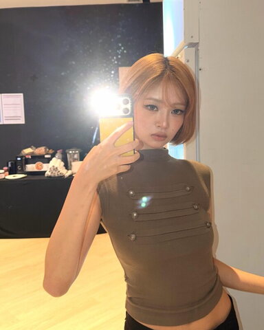 Naoi Rei nude photo 6