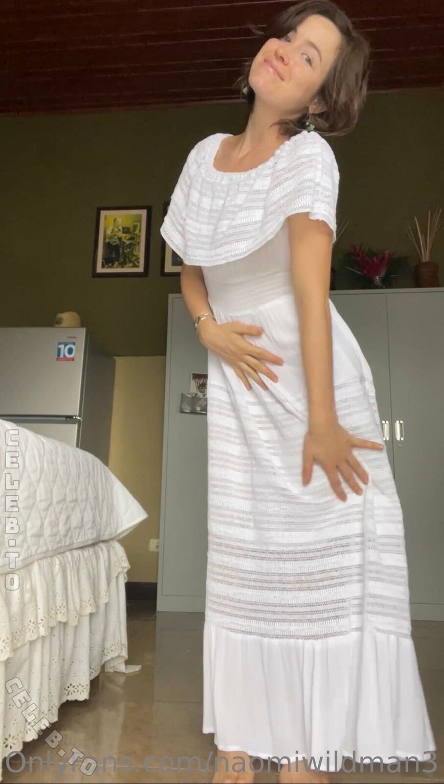 Naomi Wildman nude photo 1