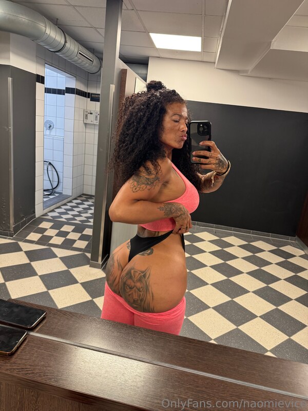 Naomie Vice nude photo 4