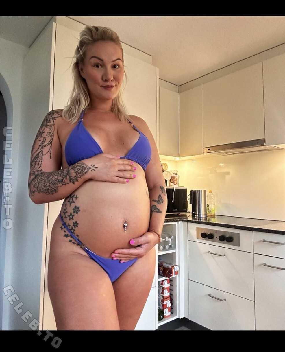 NastyMilf nude photo 3
