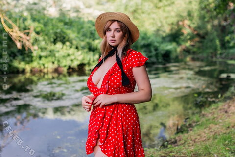 Natali Tihomirova nude photo 3