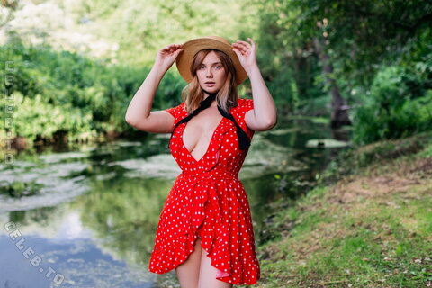 Natali Tihomirova nude photo 2