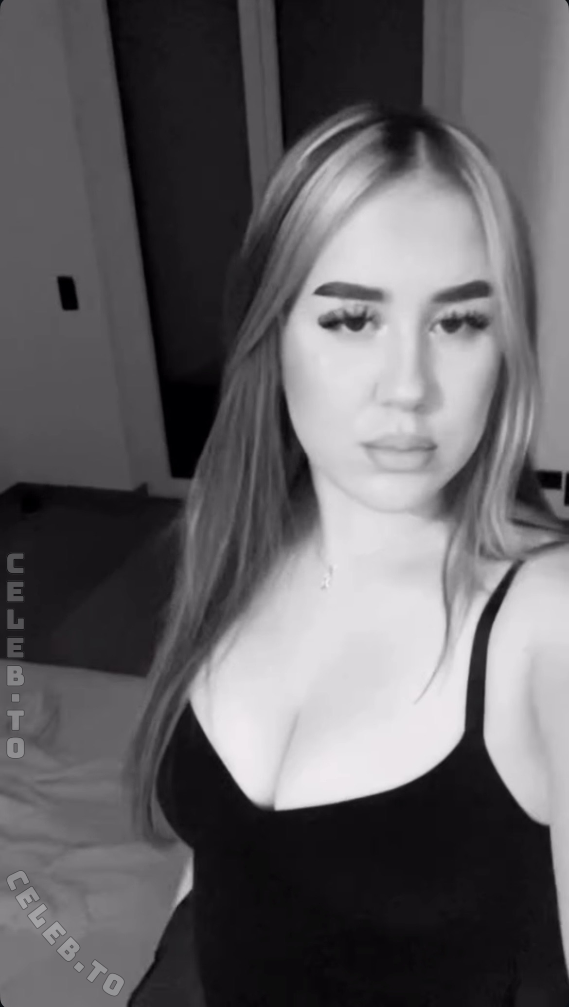Natalia Swiatkowski nude photo 2