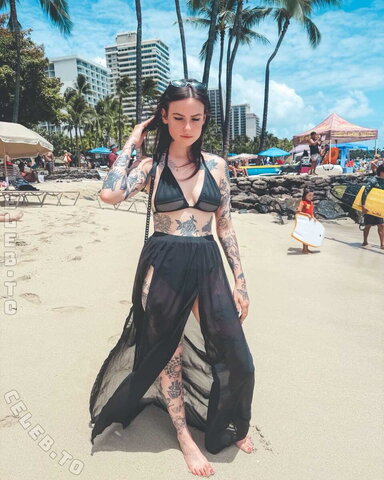 Natalie Cuomo – Natalie in Hawaii