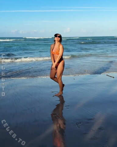 Natalie Holzner nude