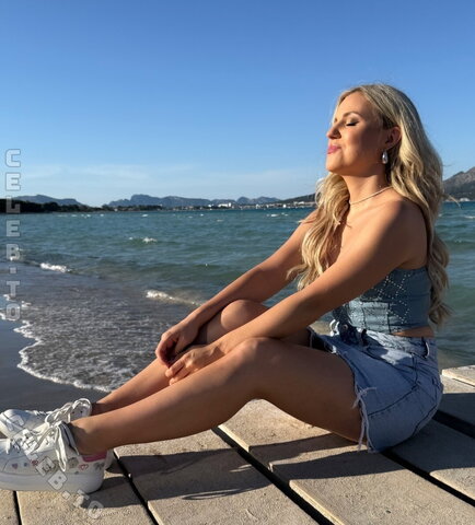 Natalie Holzner nude