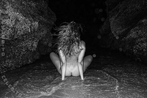 Natalie Roser nude photo 115