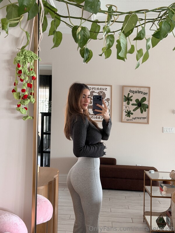 Natalie Roush nude photo 2