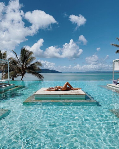 Natasha Oakley nude photo 10