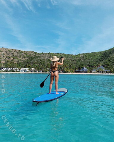 Natasha Oakley nude photo 12