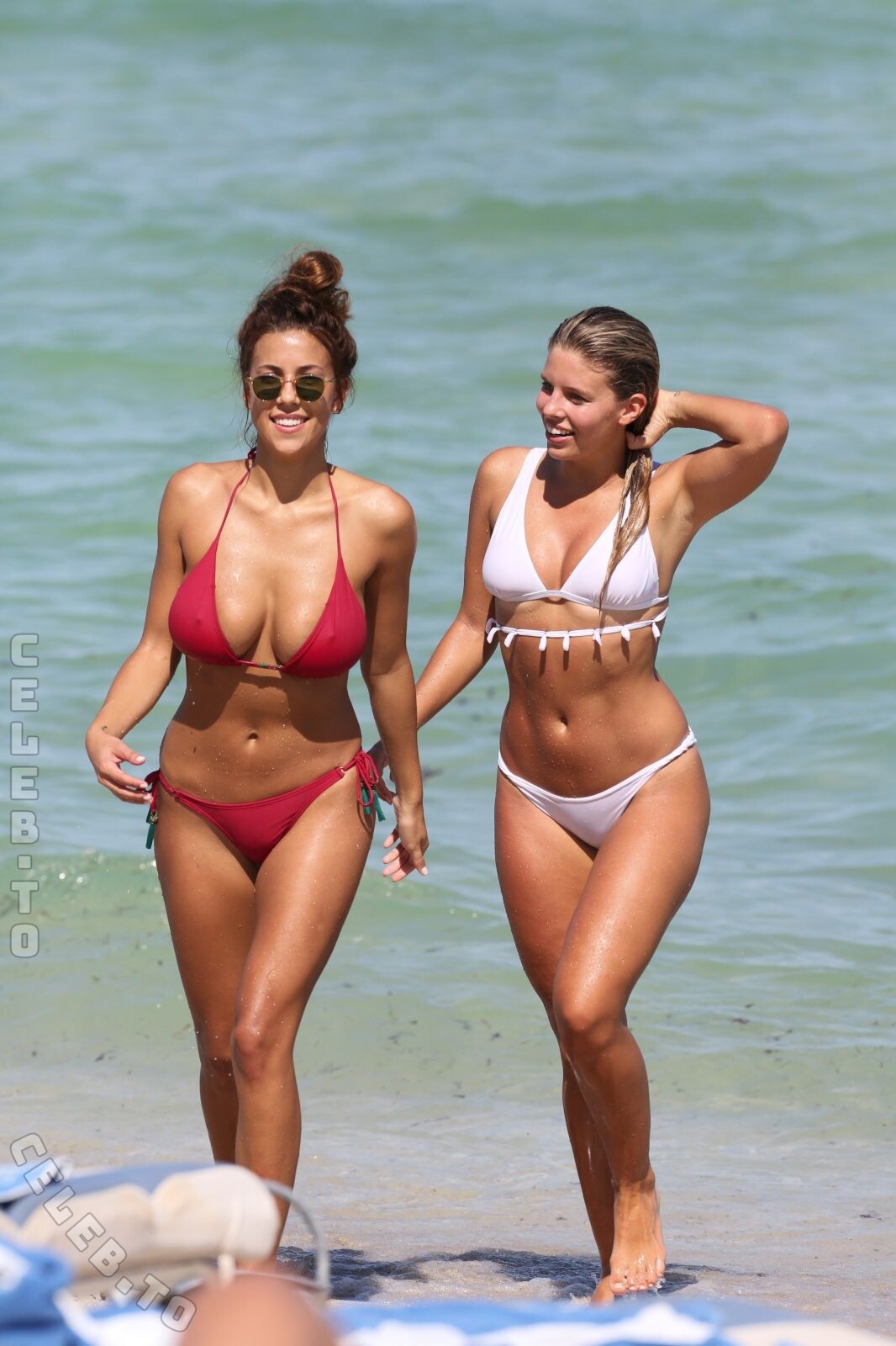 Natasha Oakley nude photo 17
