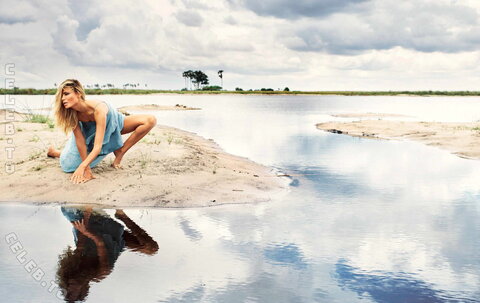 Natasha Poly nude photo 26