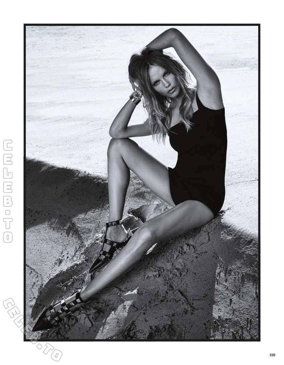 Natasha Poly nude photo 4