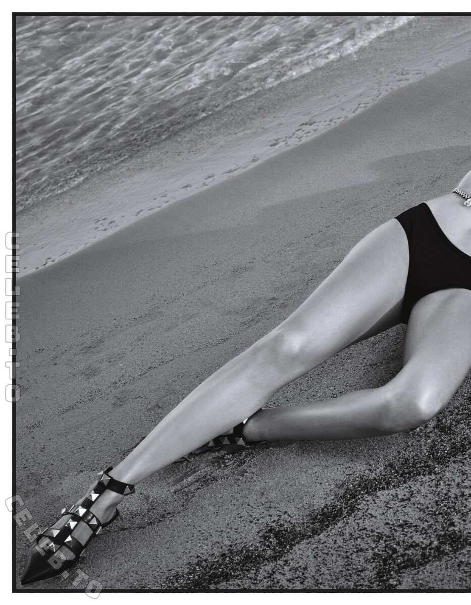 Natasha Poly nude photo 6