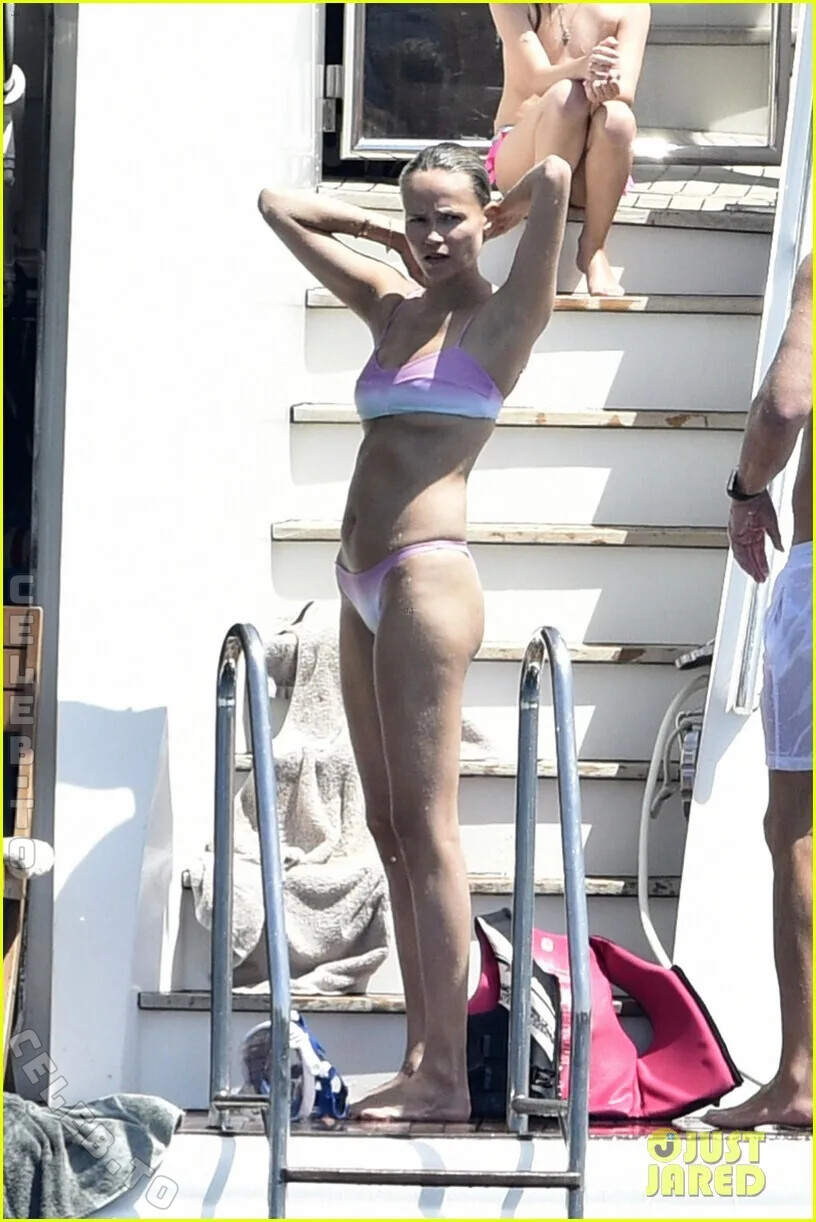 Natasha Poly nude photo 4