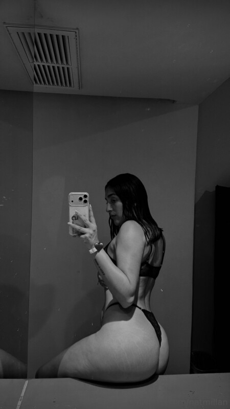 natmillan nude photo 8