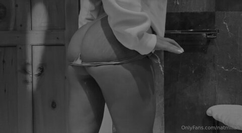natmillan nude photo 10