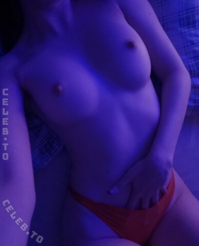 Natsuku nude photo 3
