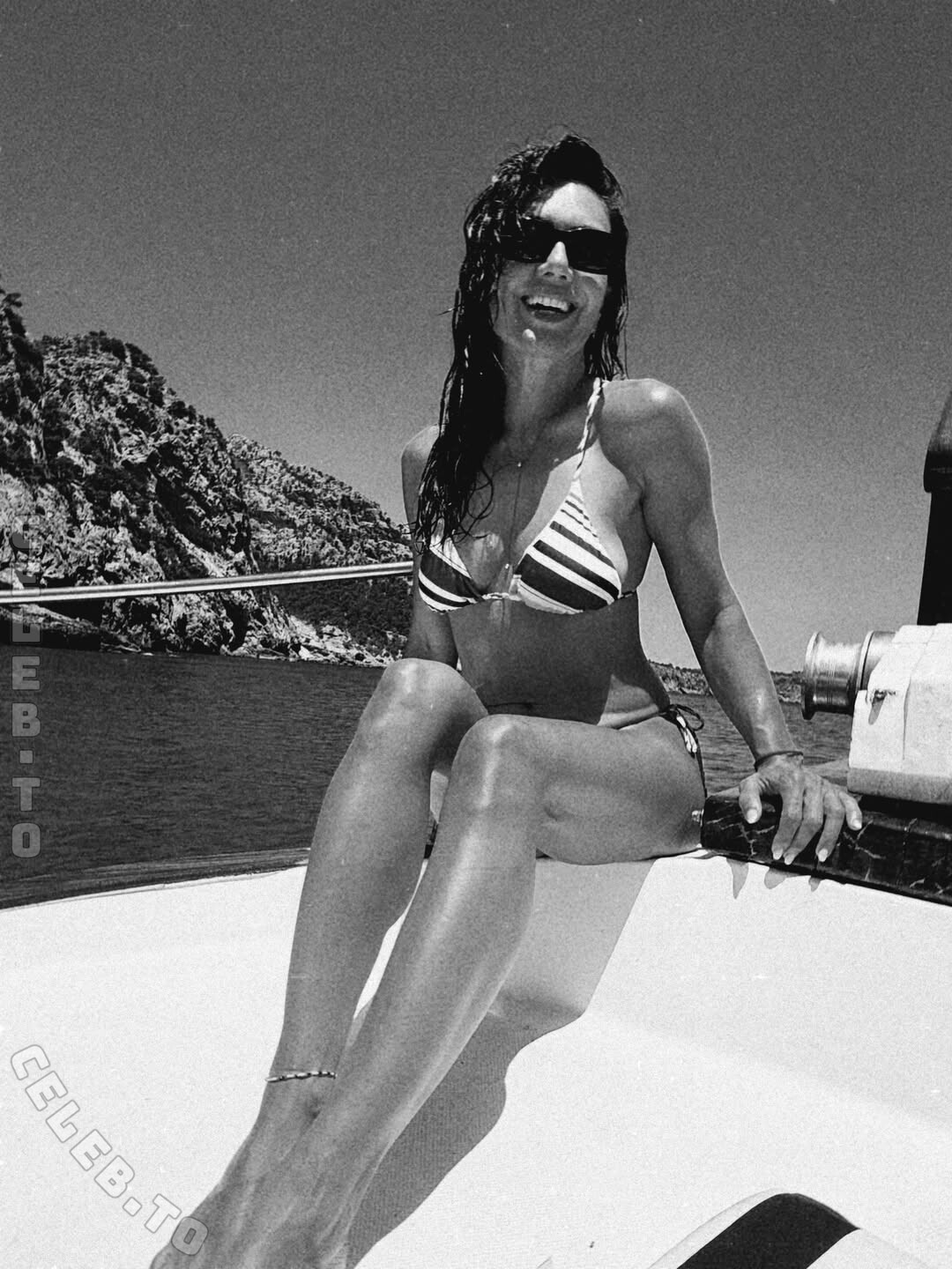 Nazan Eckes nude photo 5