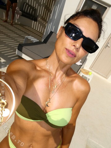 Nazan Eckes nude photo 3