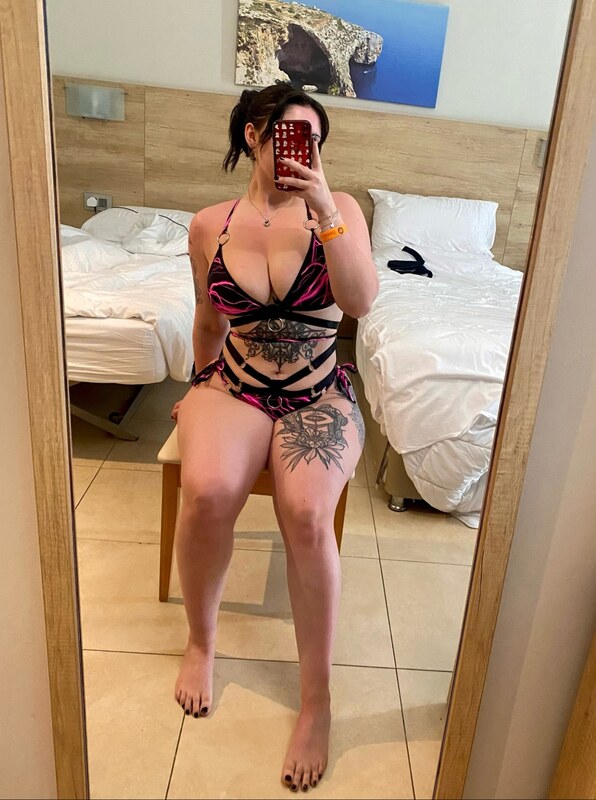 Neemahah nude photo 10