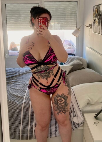 Neemahah nude photo 1