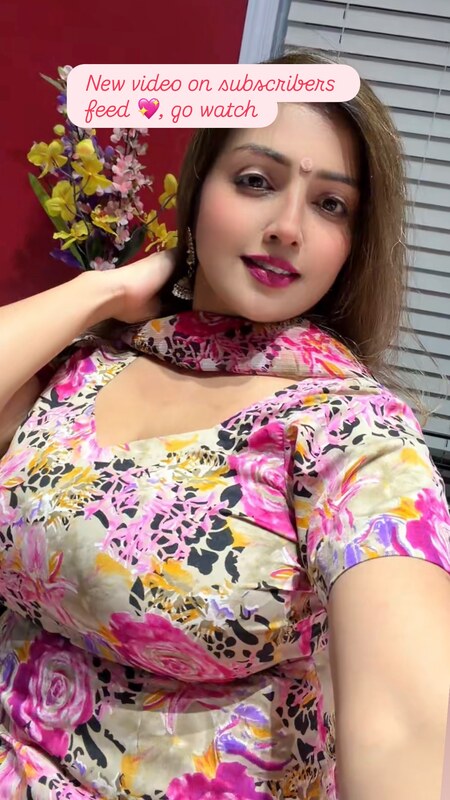 Neetu Dhillon n_i_t_u_11 nude photo 7