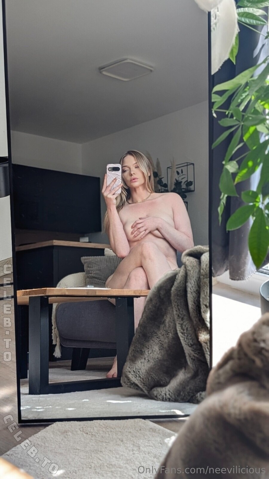 neeviliciouz nude photo 1