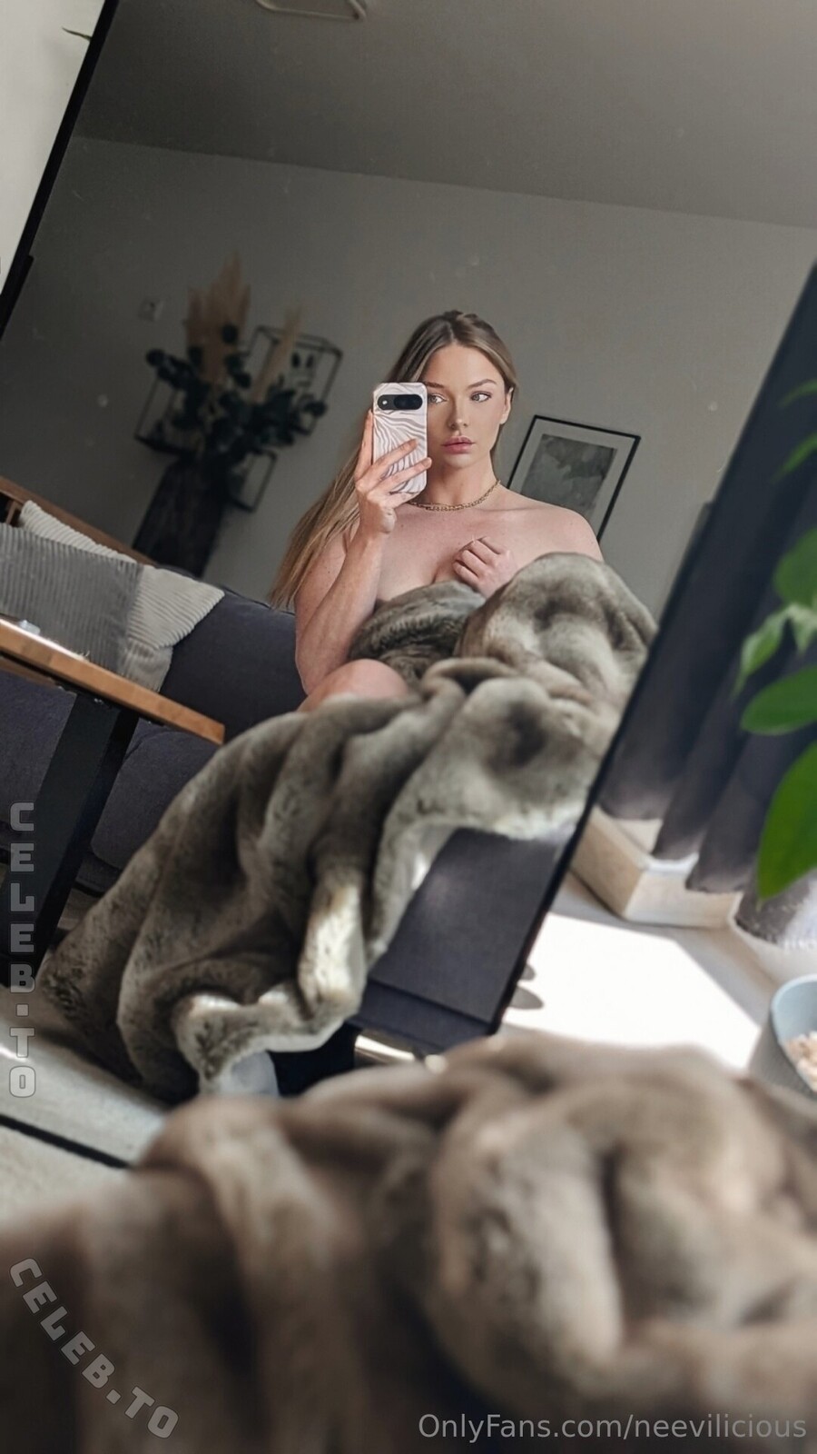 neeviliciouz nude photo 2