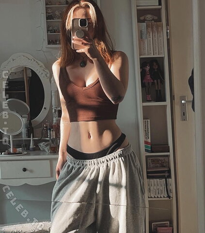 nele.novaa nude photo 2