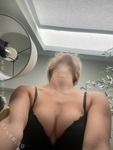 Nellie Cronen nude photo 11