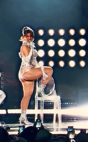 Nelly Furtado nude photo 4