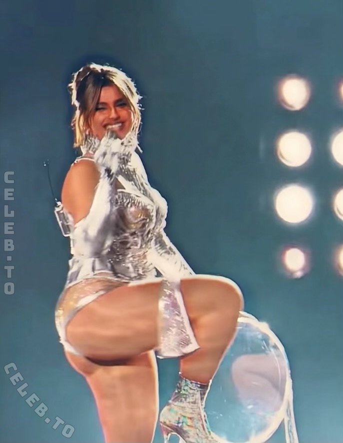 Nelly Furtado nude photo 7