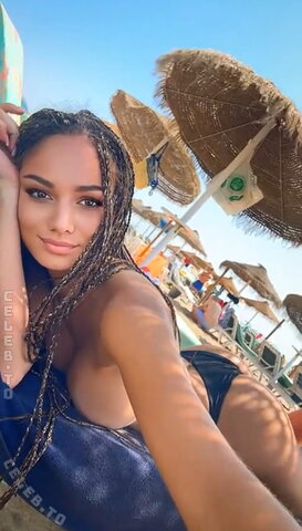 Nelly_nell – Topless on the beach on the lounger.